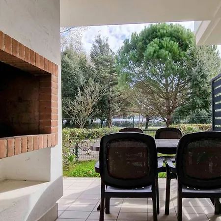 Modern Flat With A Fenced Garden And Fireplace ביביונה