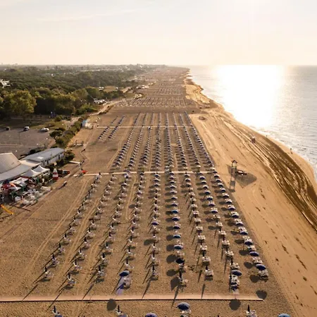 Apartamento Modern Flat With A Fenced Garden And Fireplace