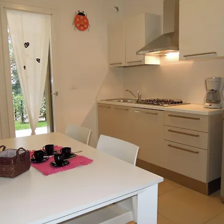 Apartamento Modern Flat With A Fenced Garden And Fireplace Bibione