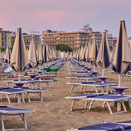 Relax By The Pool In Modern Flat Apartament Bibione