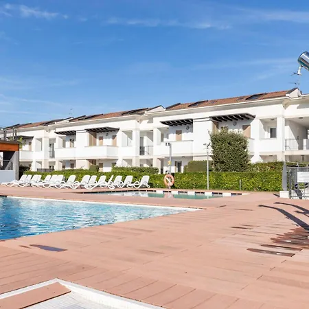 Modern Flat With A Fenced Garden And Fireplace Apartamento Bibione