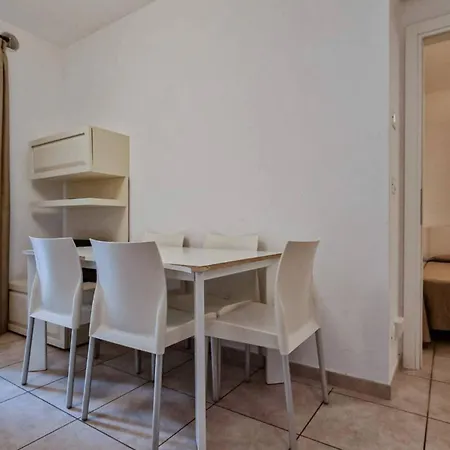 Apartamento Modern Flat With A Fenced Garden And Fireplace *