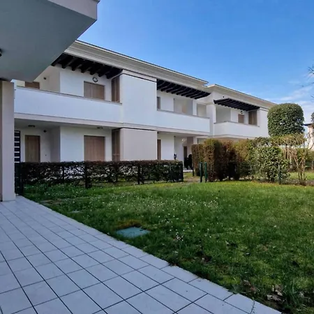 Modern Flat With A Fenced Garden And Fireplace