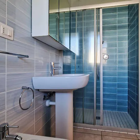 Relax By The Pool In Modern Flat Appartamento *